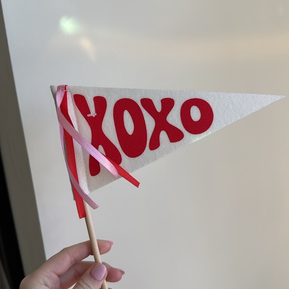 “XOXO” Flag Pennants - 3pcs - Picture 8 of 9